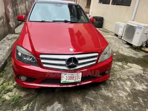 Mercedes-Benz C300 2011 Red