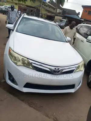 Toyota Camry XLE 4dr Sedan (2.5L 4cyl 6A) 2012 White