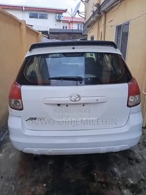 Toyota Matrix 2004 White