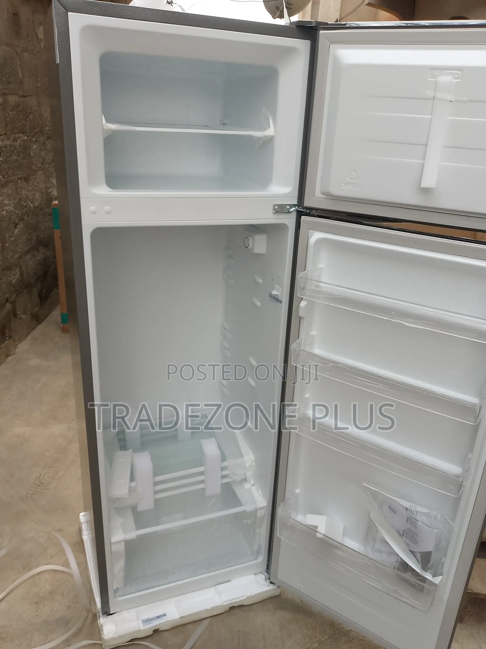 Hisense 240L Refrigerator – Space Meets Convenience