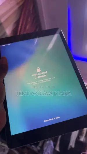 Apple iPad 10.2 (2021) 64 GB Black