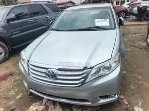 Toyota Avalon Limited Sedan FWD (3.5L 6cyl 6A) 2011 Silver
