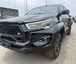 Toyota Hilux SR 4x4 2018 Black