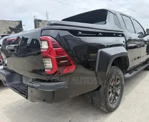 Toyota Hilux SR 4x4 2018 Black