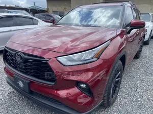 Toyota Highlander XLE 2021 Red