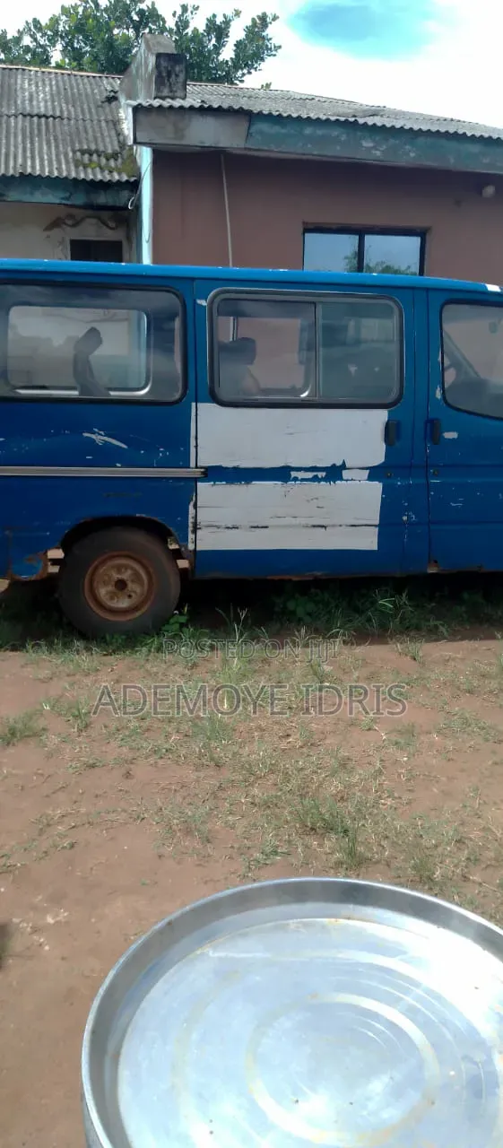 Ford Transit 1990 Blue