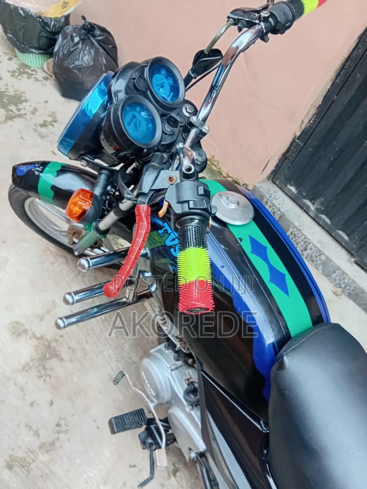TVS Apache 180 RTR 2025 Black