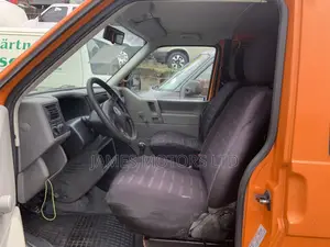 Volkswagen Transporter 2007 Yellow
