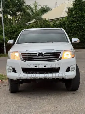 Toyota Hilux 2012 White