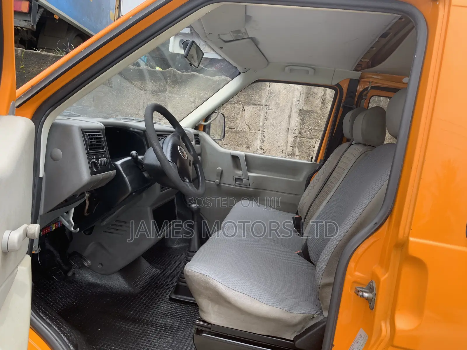 Volkswagen Transporter 2007 Yellow