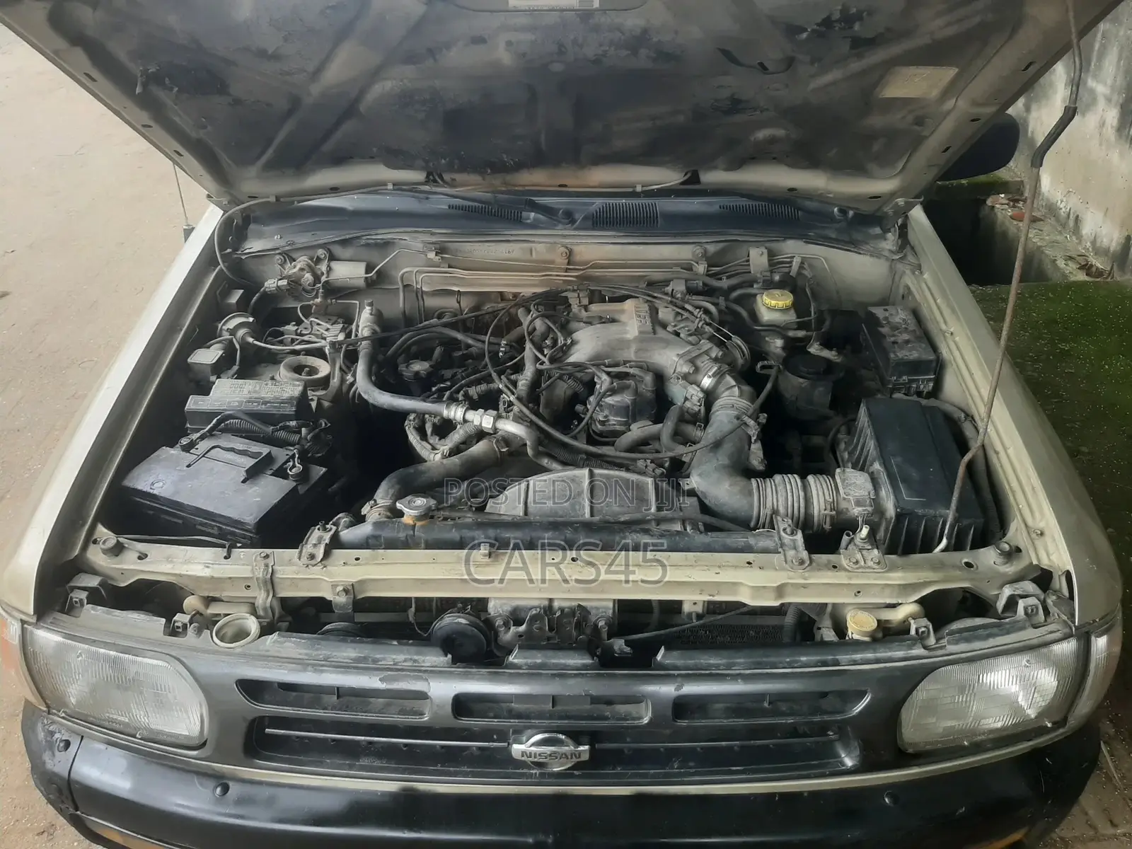 Nissan Pathfinder 1998 Gold