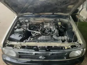Nissan Pathfinder 1998 Gold