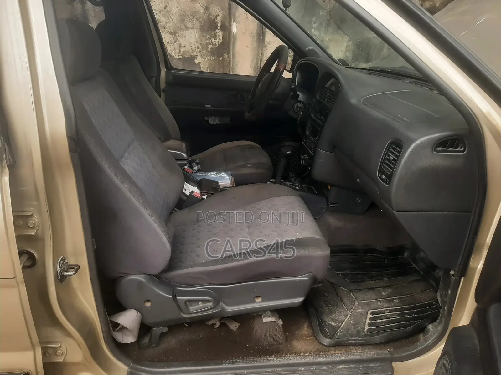 Nissan Pathfinder 1998 Gold