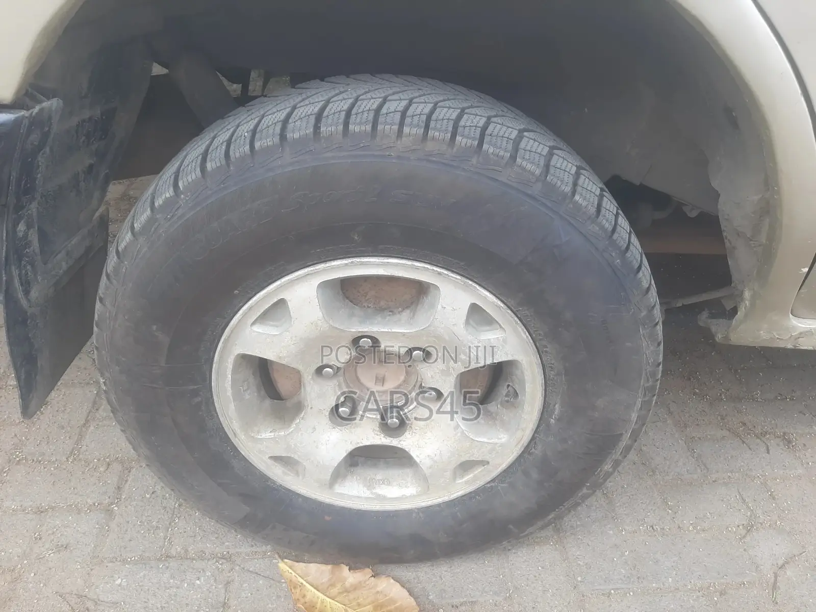 Nissan Pathfinder 1998 Gold