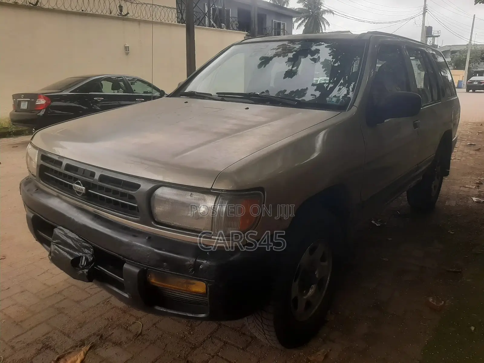 Nissan Pathfinder 1998 Gold