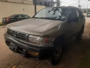 Nissan Pathfinder 1998 Gold