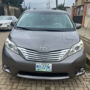 Toyota Sienna XLE 7 Passenger 2012 Gray