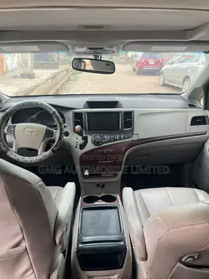 Toyota Sienna XLE 7 Passenger 2011 Gray