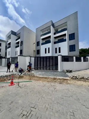 4bdrm Duplex in Banana Island for sale