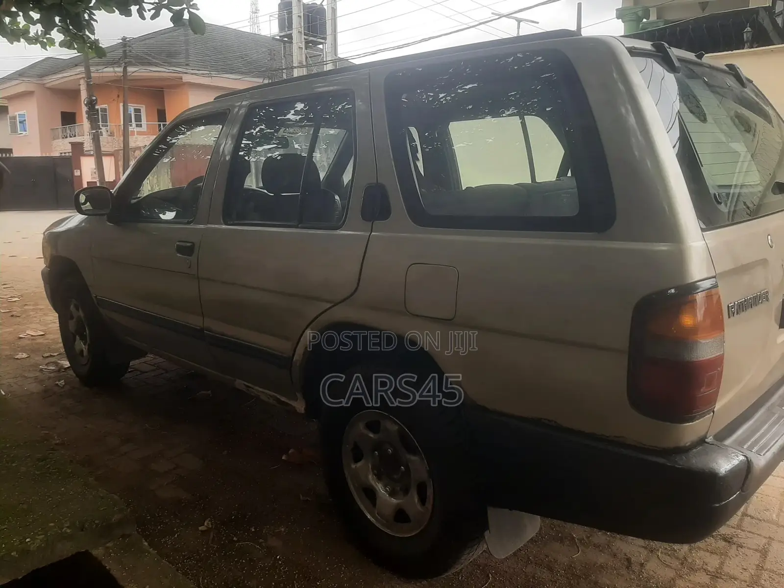 Nissan Pathfinder 1998 Gold
