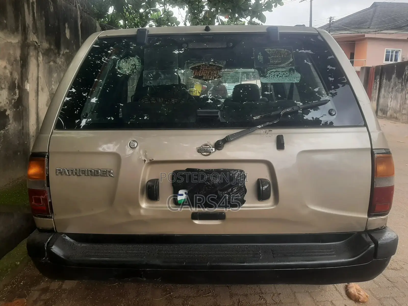 Nissan Pathfinder 1998 Gold