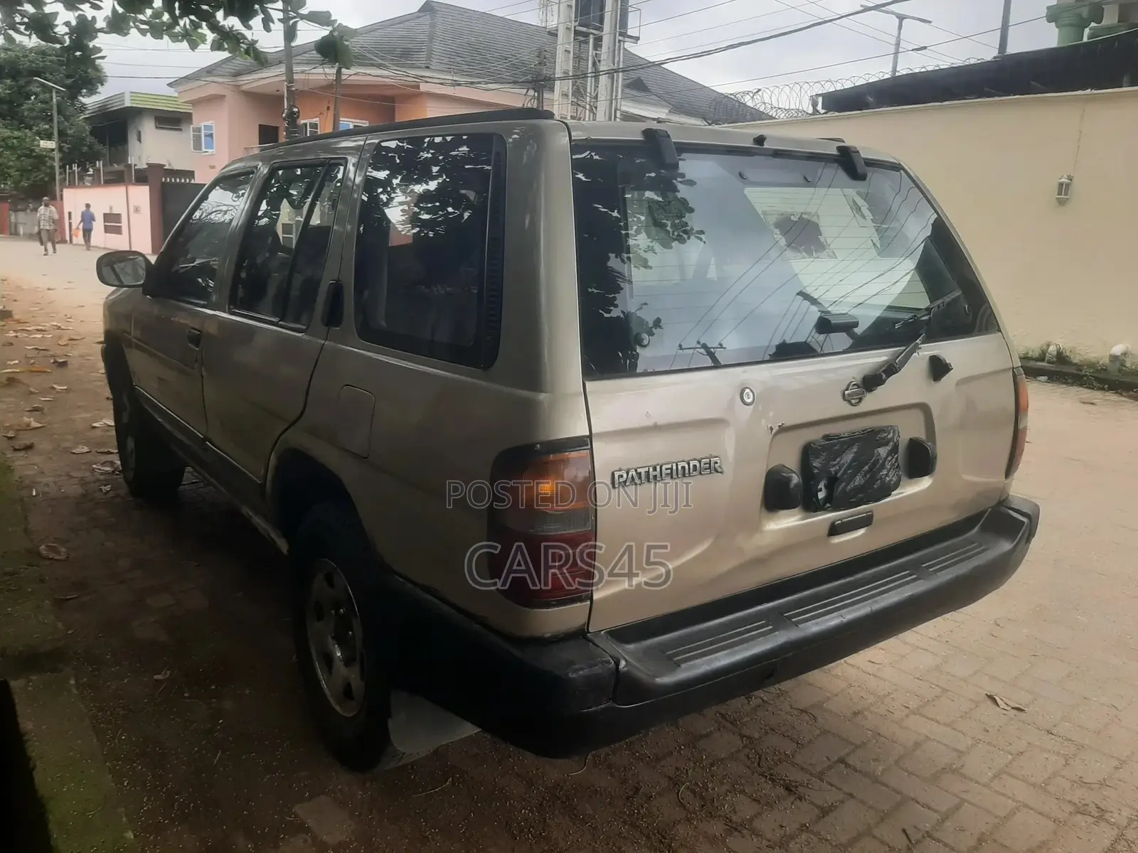 Nissan Pathfinder 1998 Gold
