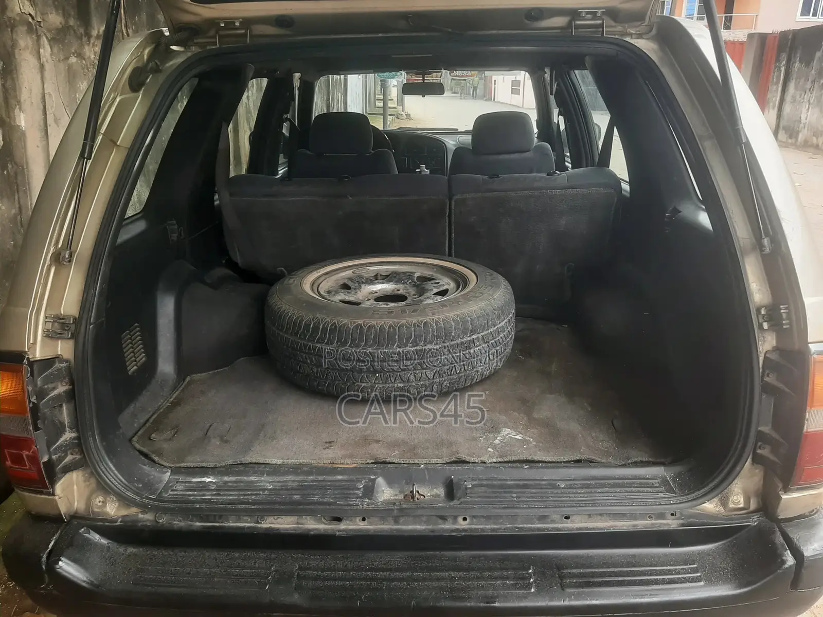 Nissan Pathfinder 1998 Gold