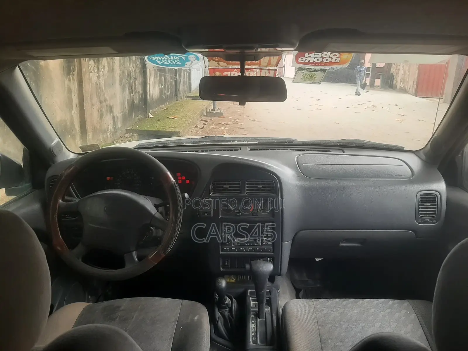 Nissan Pathfinder 1998 Gold