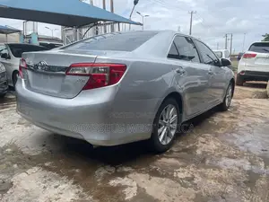 Toyota Camry XLE 4dr Sedan (2.5L 4cyl 6A) 2014 Silver