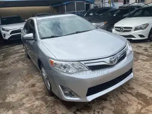 Toyota Camry XLE 4dr Sedan (2.5L 4cyl 6A) 2014 Silver