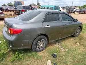 Toyota Corolla 2010 Gray