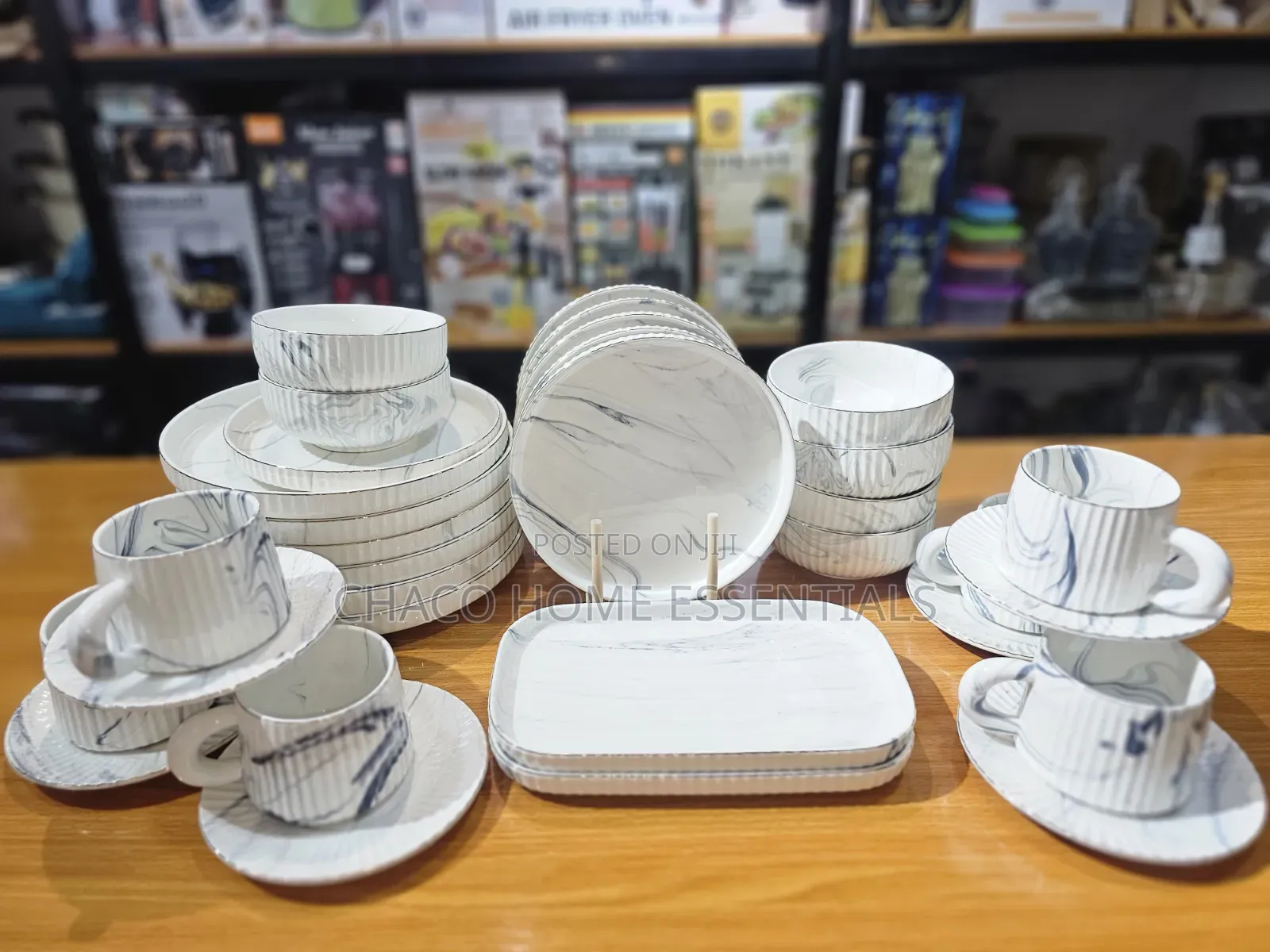 Luxury 32-Piece Marbled Ceramic Dinner Ware Set