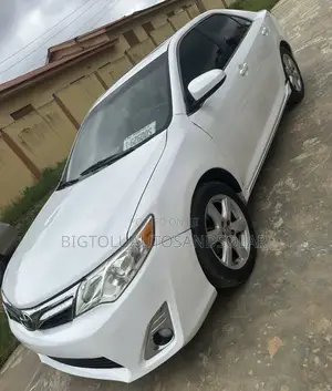 Toyota Camry XLE 4dr Sedan (3.5L 6cyl 6A) 2014 White