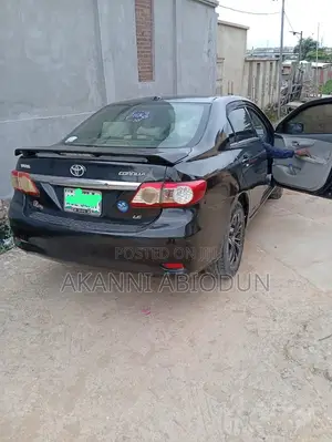 Toyota Corolla LE 4dr Sedan (1.8L 4cyl 4A) 2013 Black