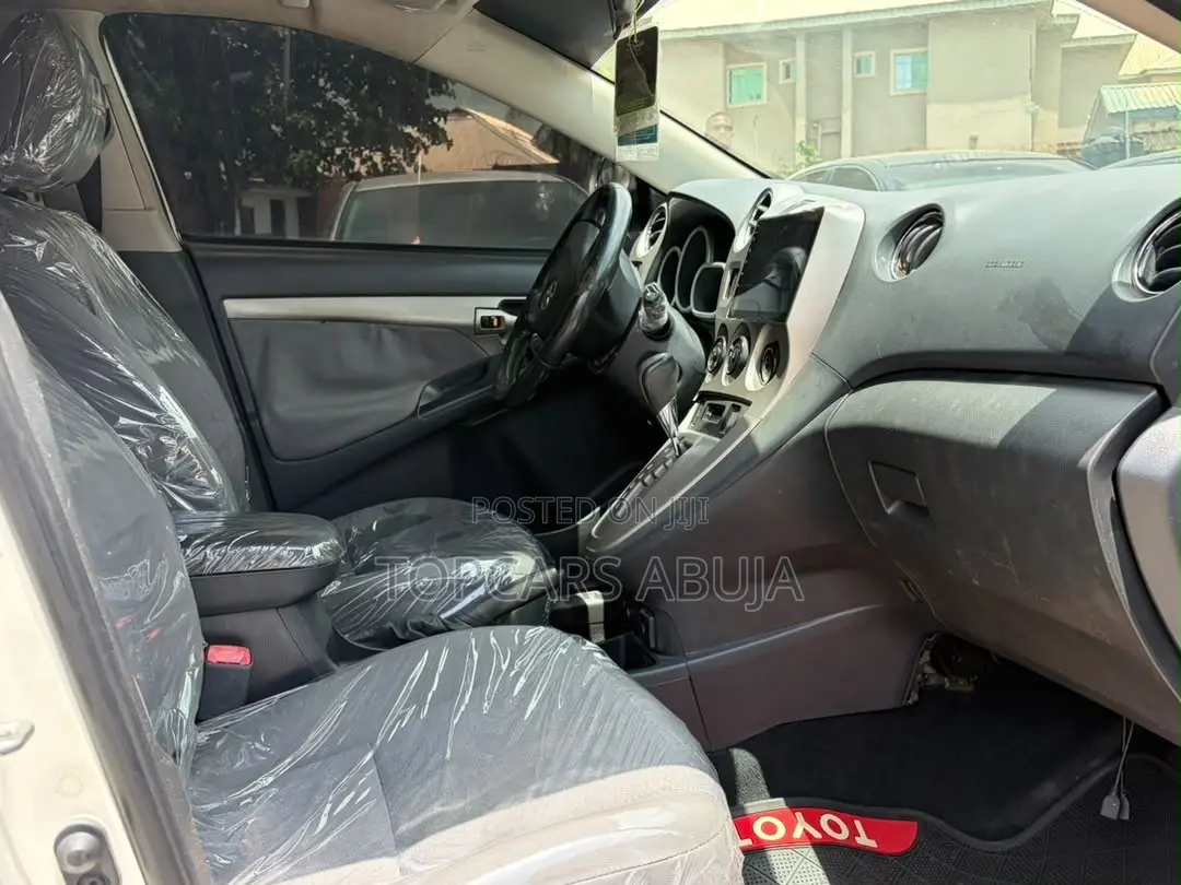 Toyota Matrix 2010 White