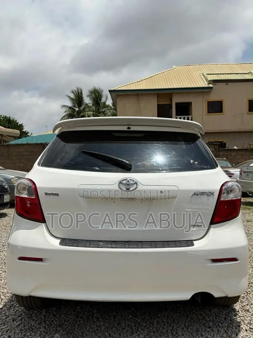 Toyota Matrix 2010 White