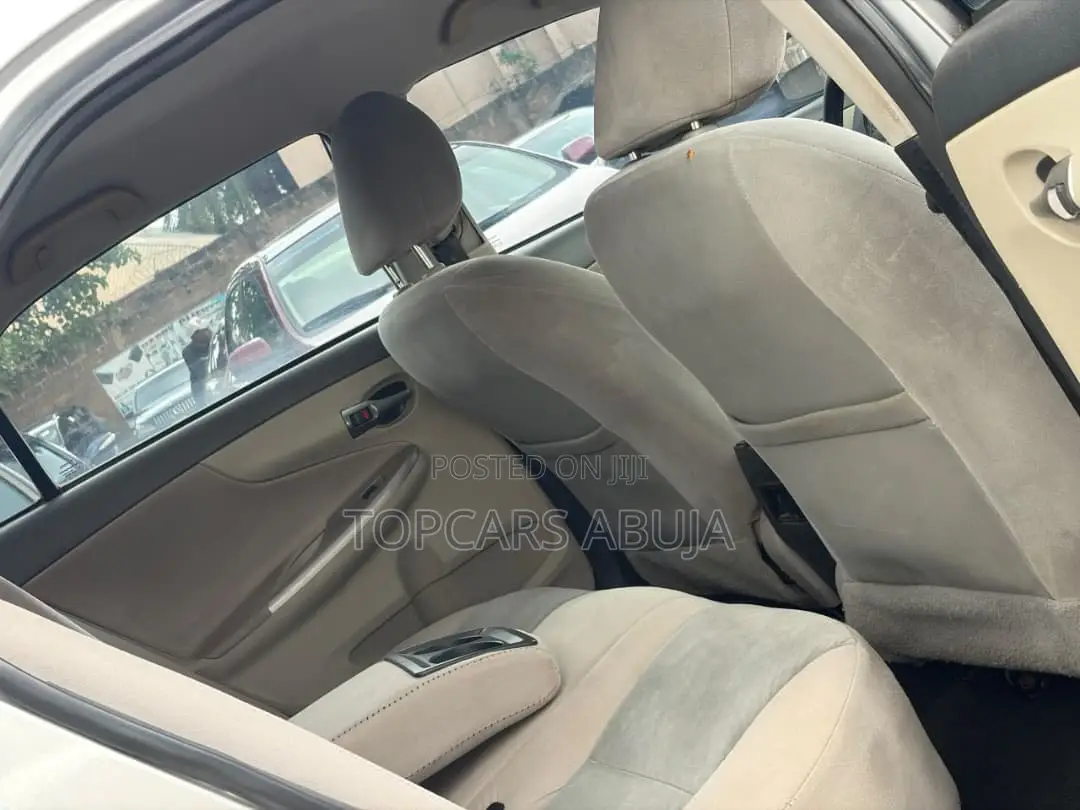 Toyota Corolla 2012 Silver
