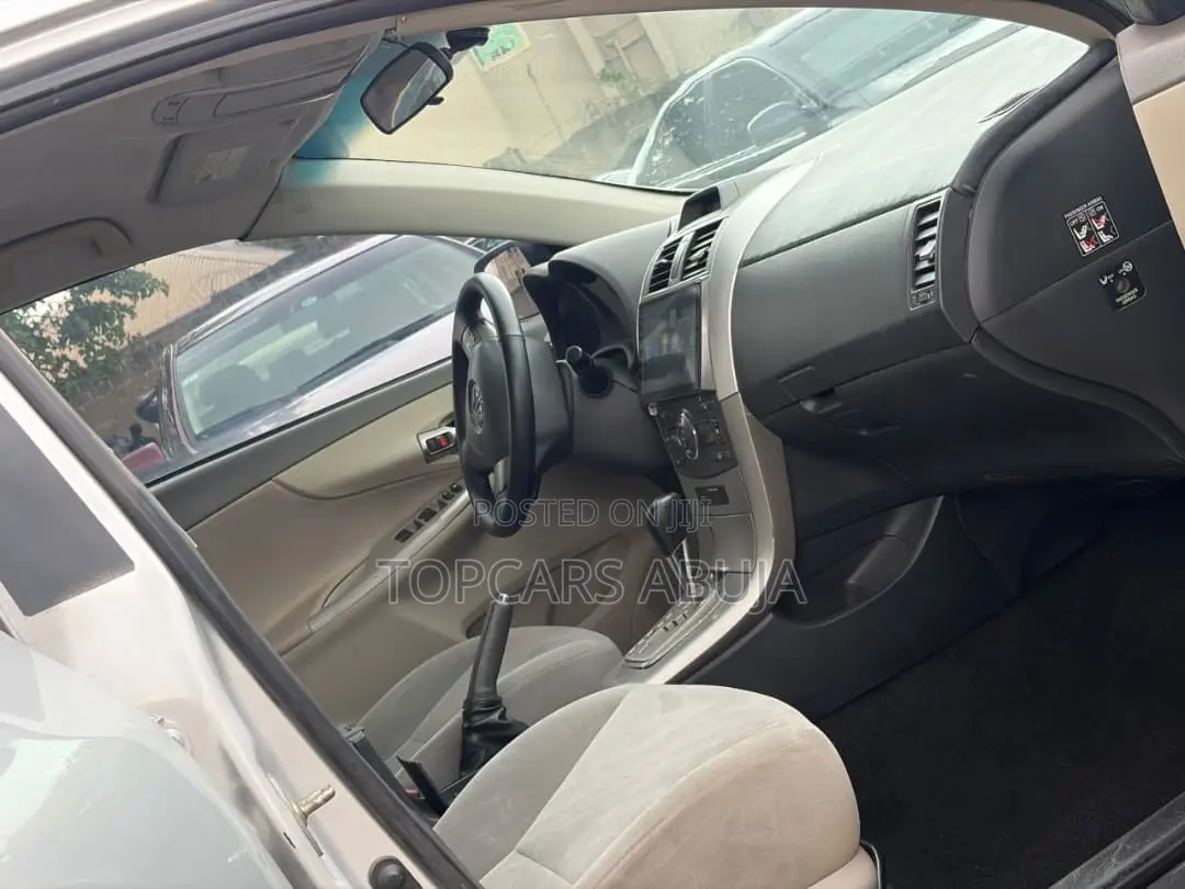 Toyota Corolla 2012 Silver