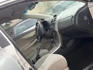 Toyota Corolla 2012 Silver