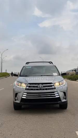 Toyota Highlander XLE V6 4x2 (3.5L 6cyl 6A) 2016 Silver