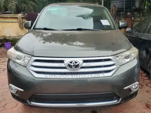 Toyota Highlander 3.5L 4WD 2013 Green
