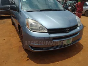 Toyota Sienna 2005 Blue