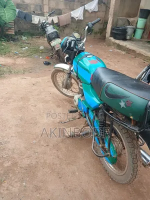 Bajaj Boxer 100 2022 Blue