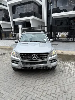 Mercedes-Benz M Class ML350 4MATIC 4dr SUV AWD (3.5L 6cyl 7A) 2014