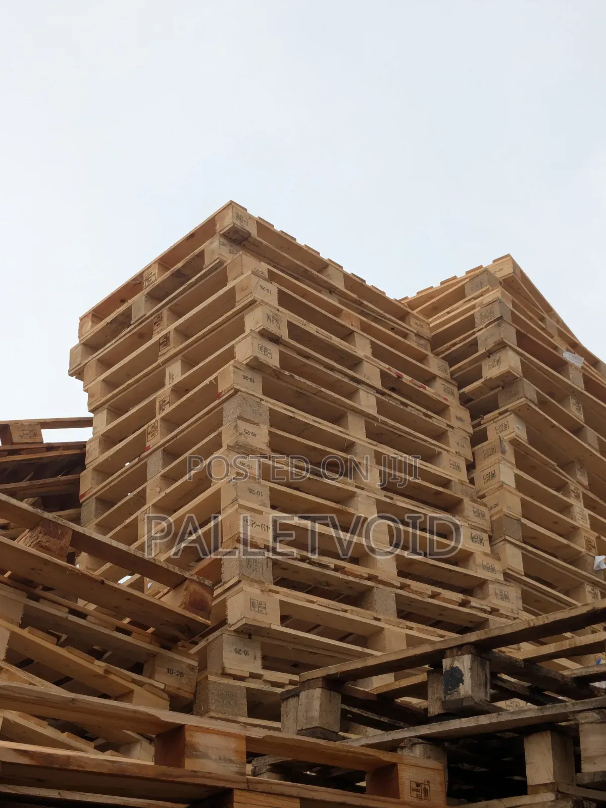 Industrial Wooden Pallet for Storage and Bedframe
