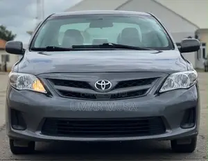 Toyota Corolla LE 4dr Sedan (1.8L 4cyl 4A) 2013 Gray
