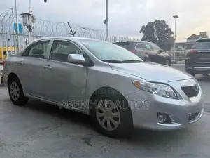 Toyota Corolla LE 4dr Sedan (1.8L 4cyl 4A) 2010 Silver