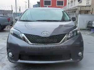 Toyota Sienna SE FWD 8-Passenger 2013 Gray