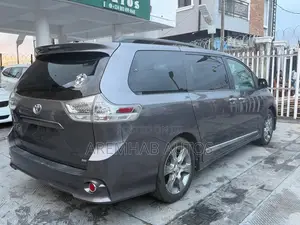 Toyota Sienna SE FWD 8-Passenger 2013 Gray