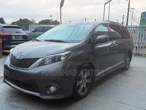 Toyota Sienna SE FWD 8-Passenger 2013 Gray